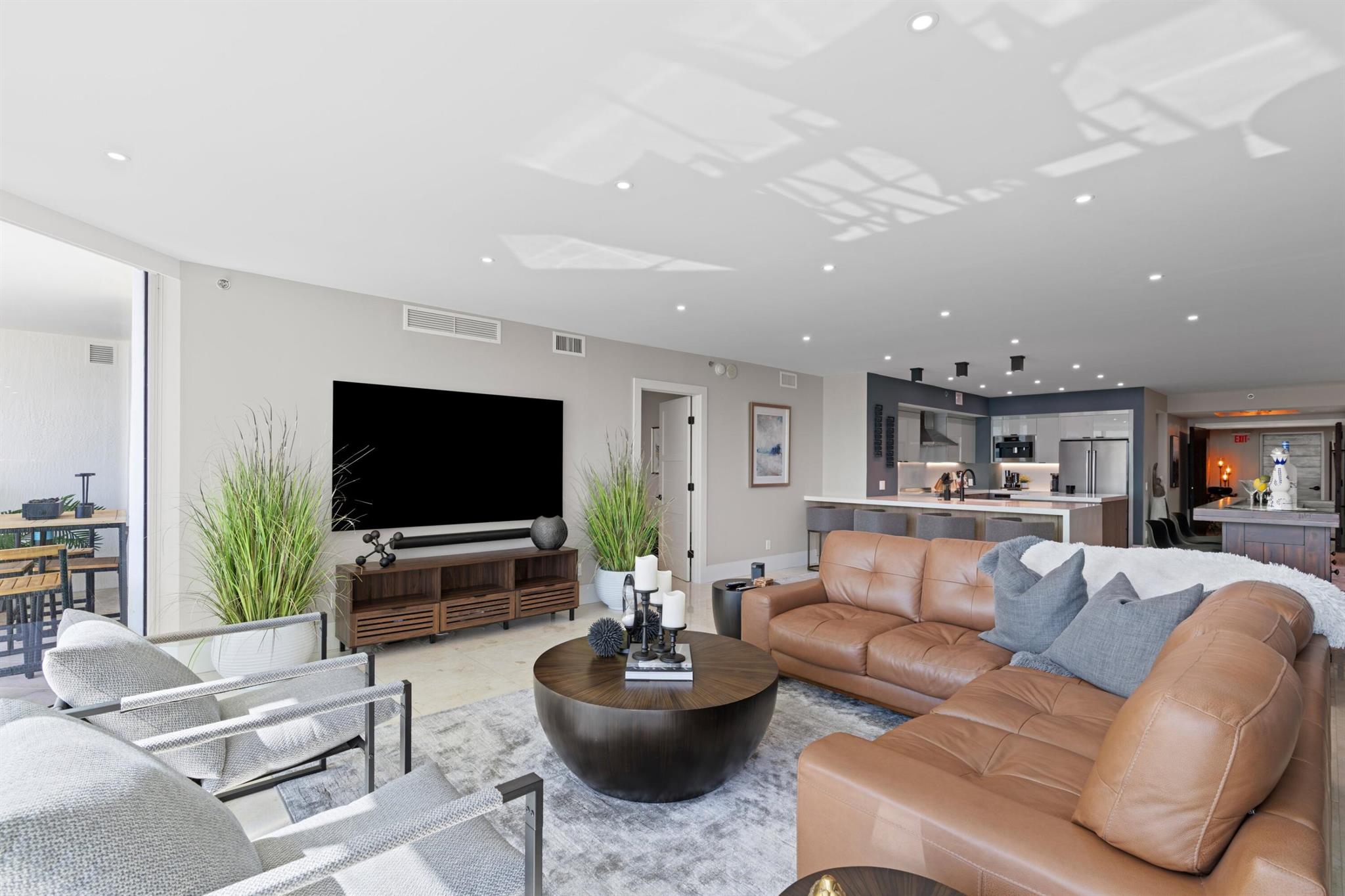 Las Olas Beach Club - Residential