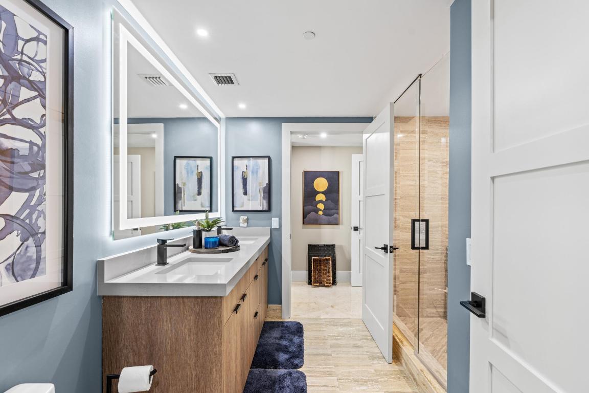 Las Olas Beach Club - Residential