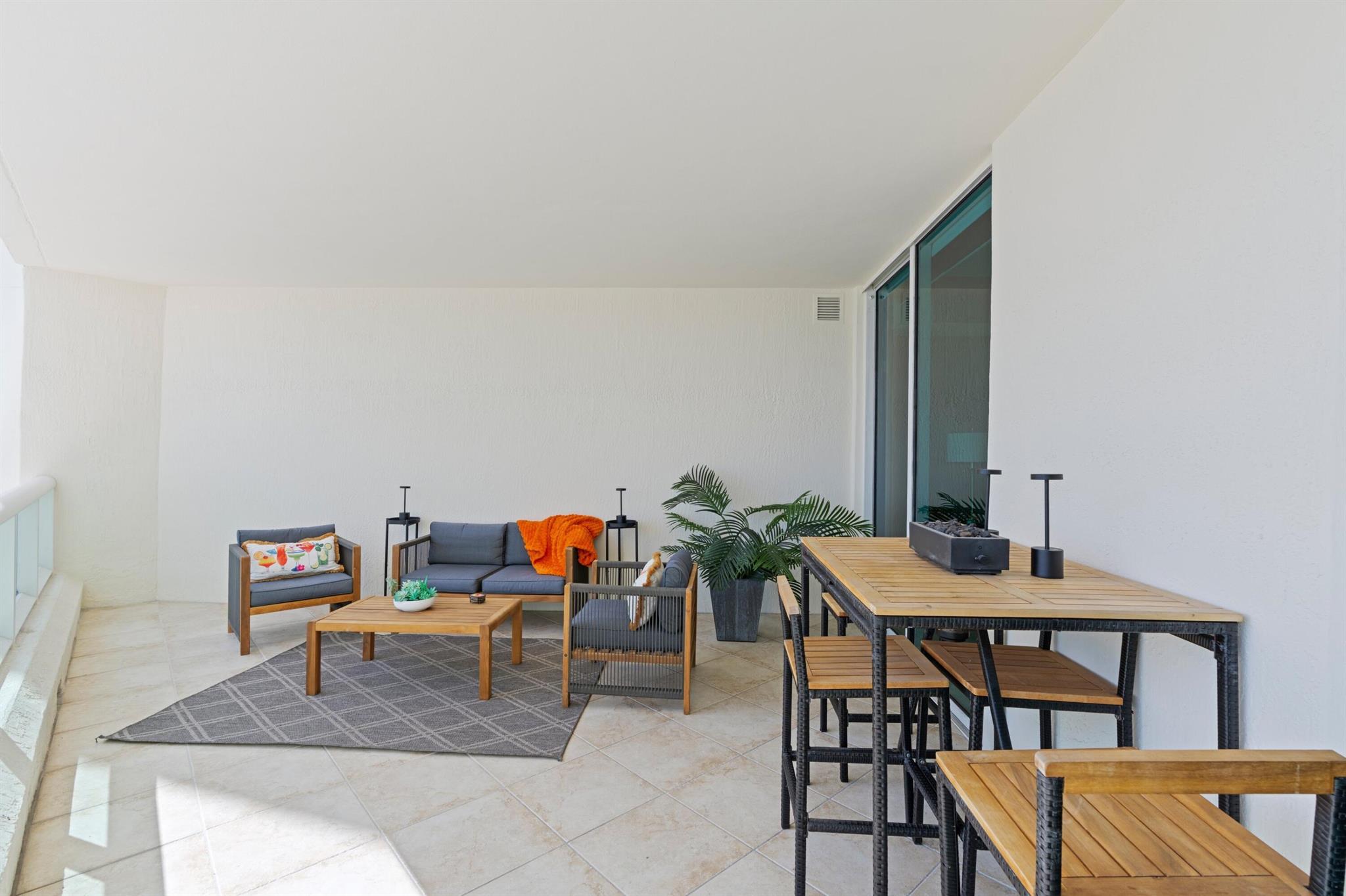 Las Olas Beach Club - Residential