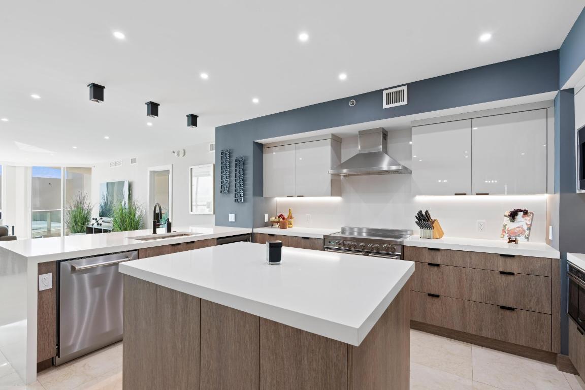 Las Olas Beach Club - Residential