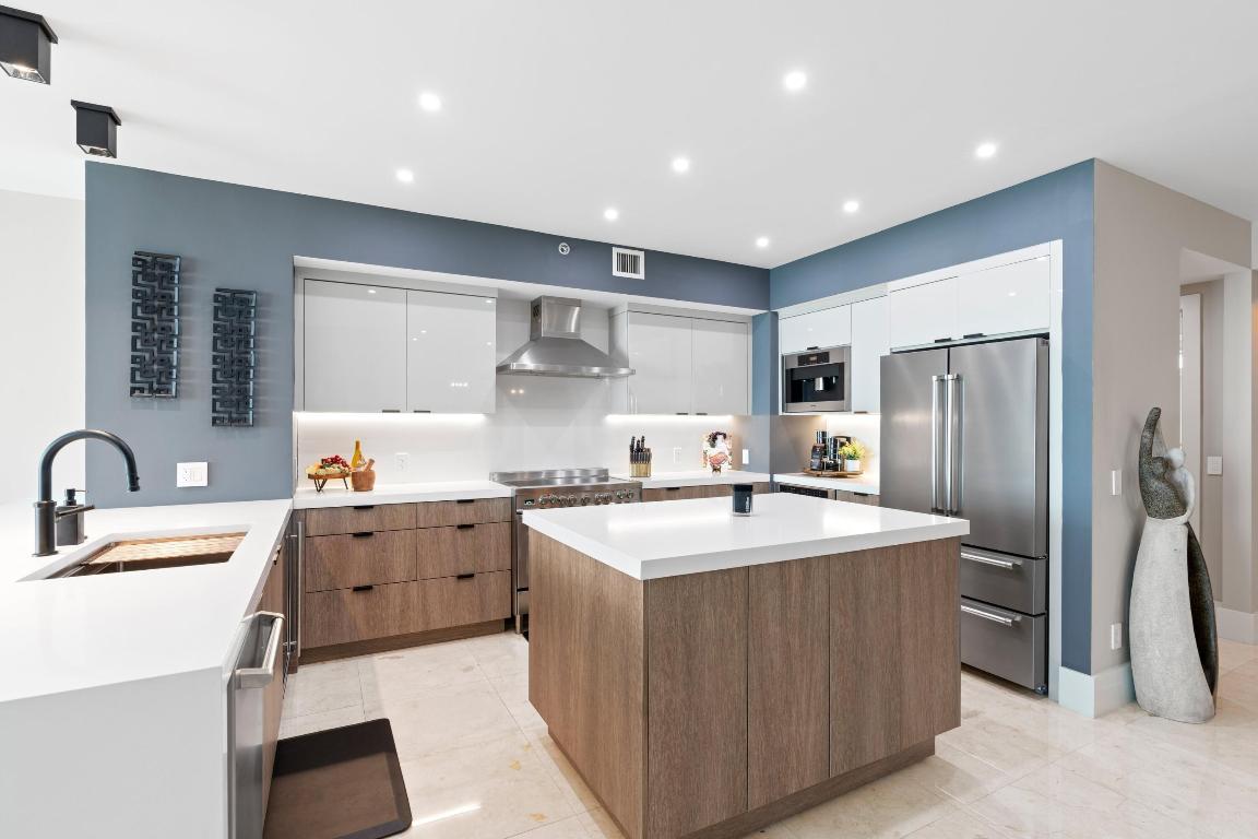 Las Olas Beach Club - Residential