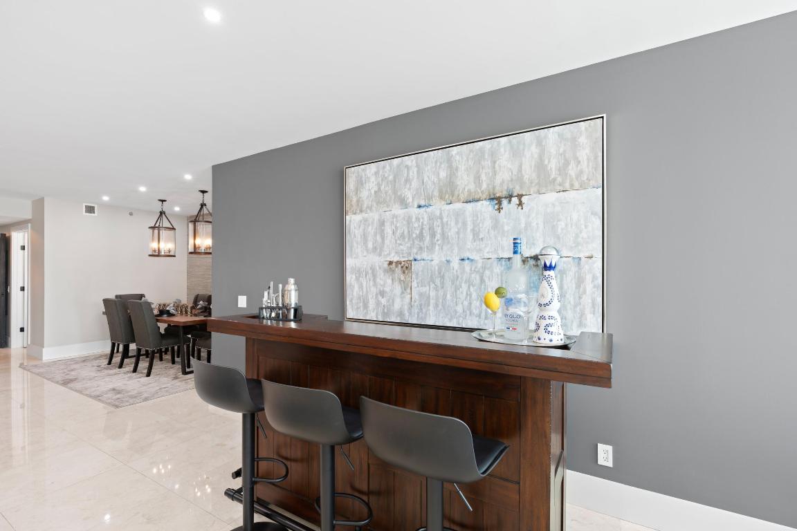 Las Olas Beach Club - Residential