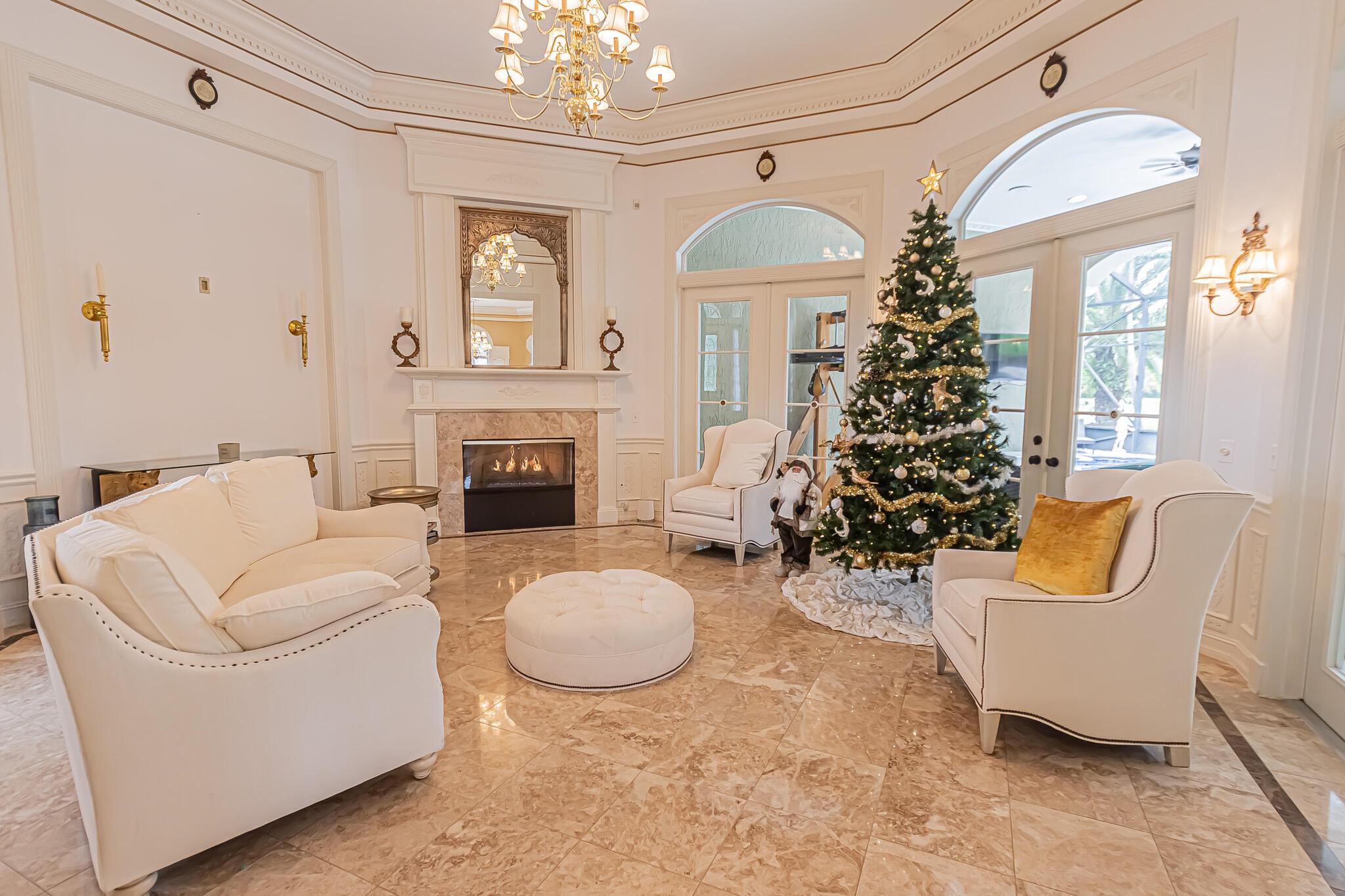 COUNTRY CLUB ESTATES - Residential