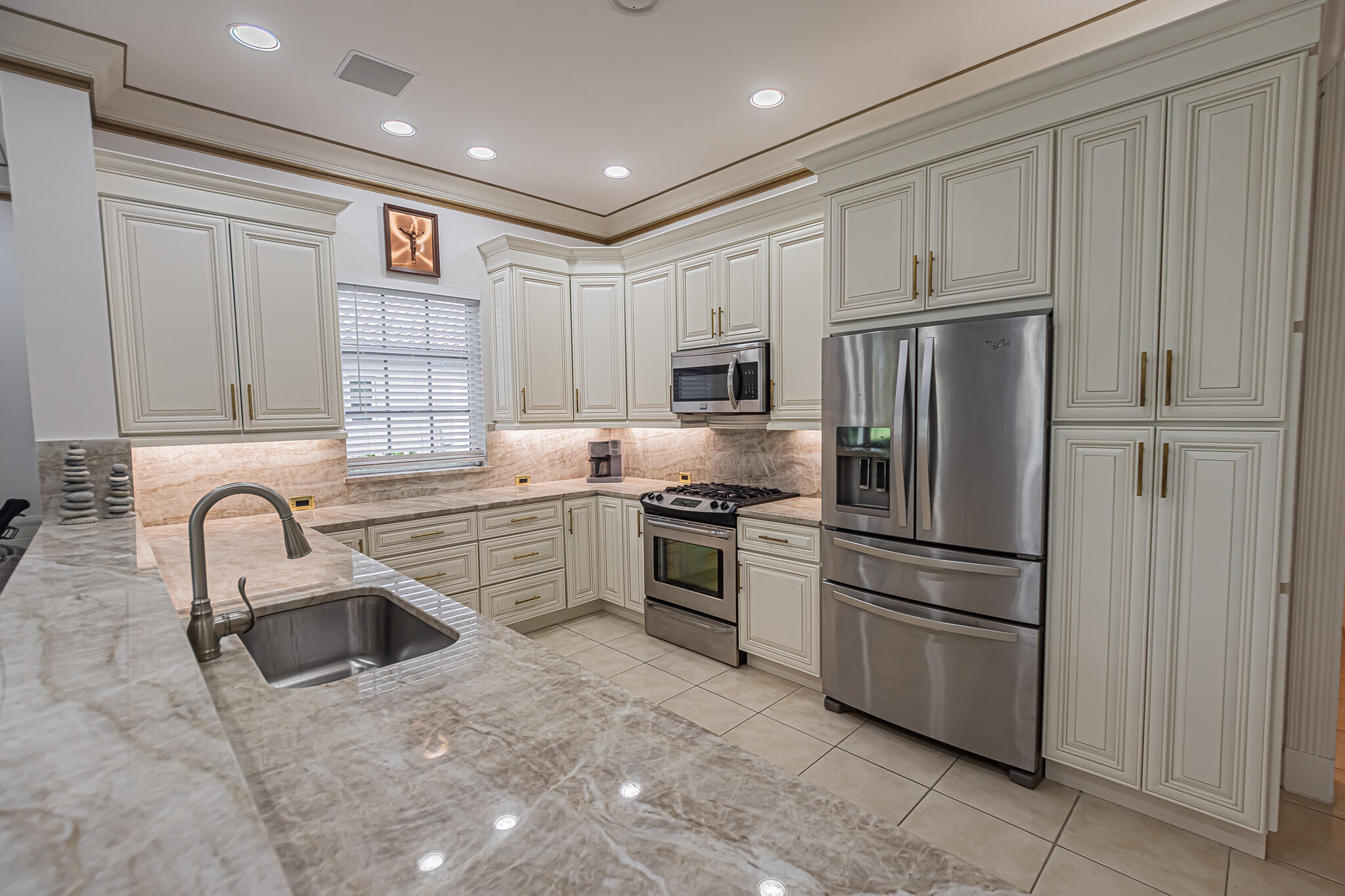 COUNTRY CLUB ESTATES - Residential