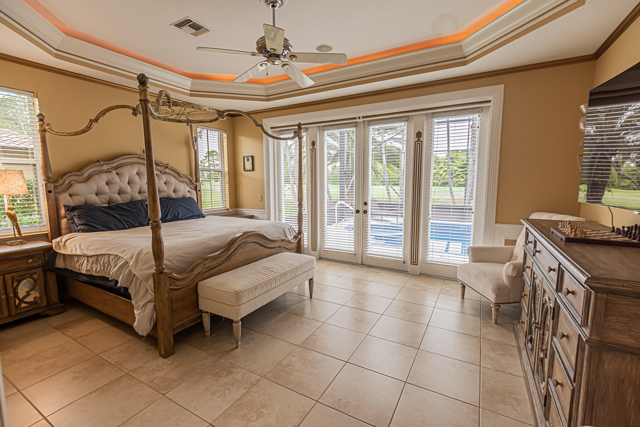 COUNTRY CLUB ESTATES - Residential