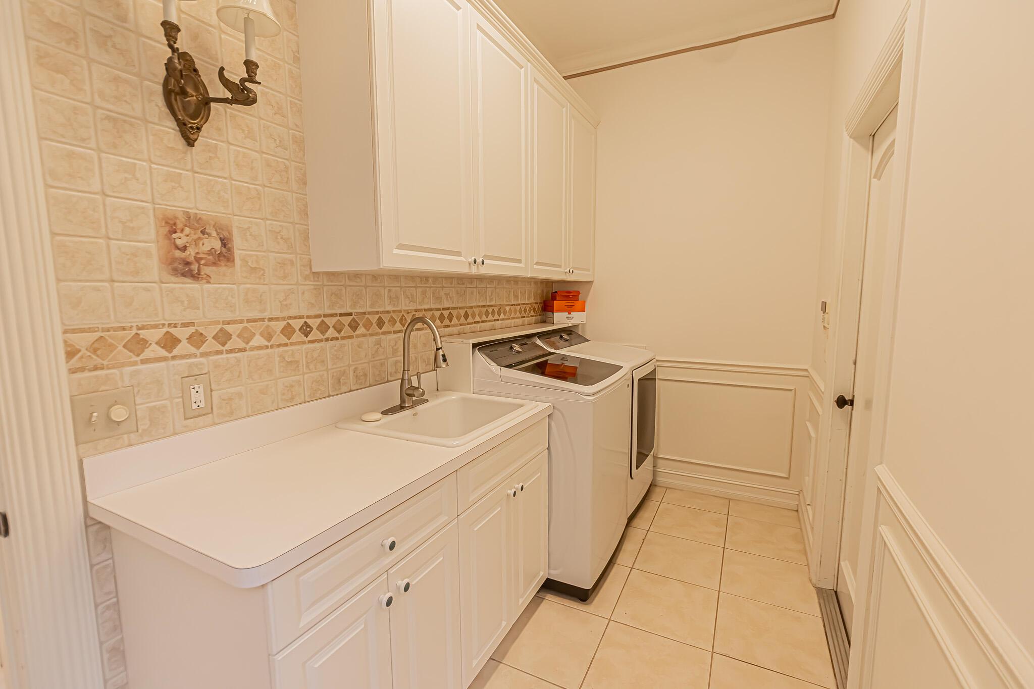 COUNTRY CLUB ESTATES - Residential