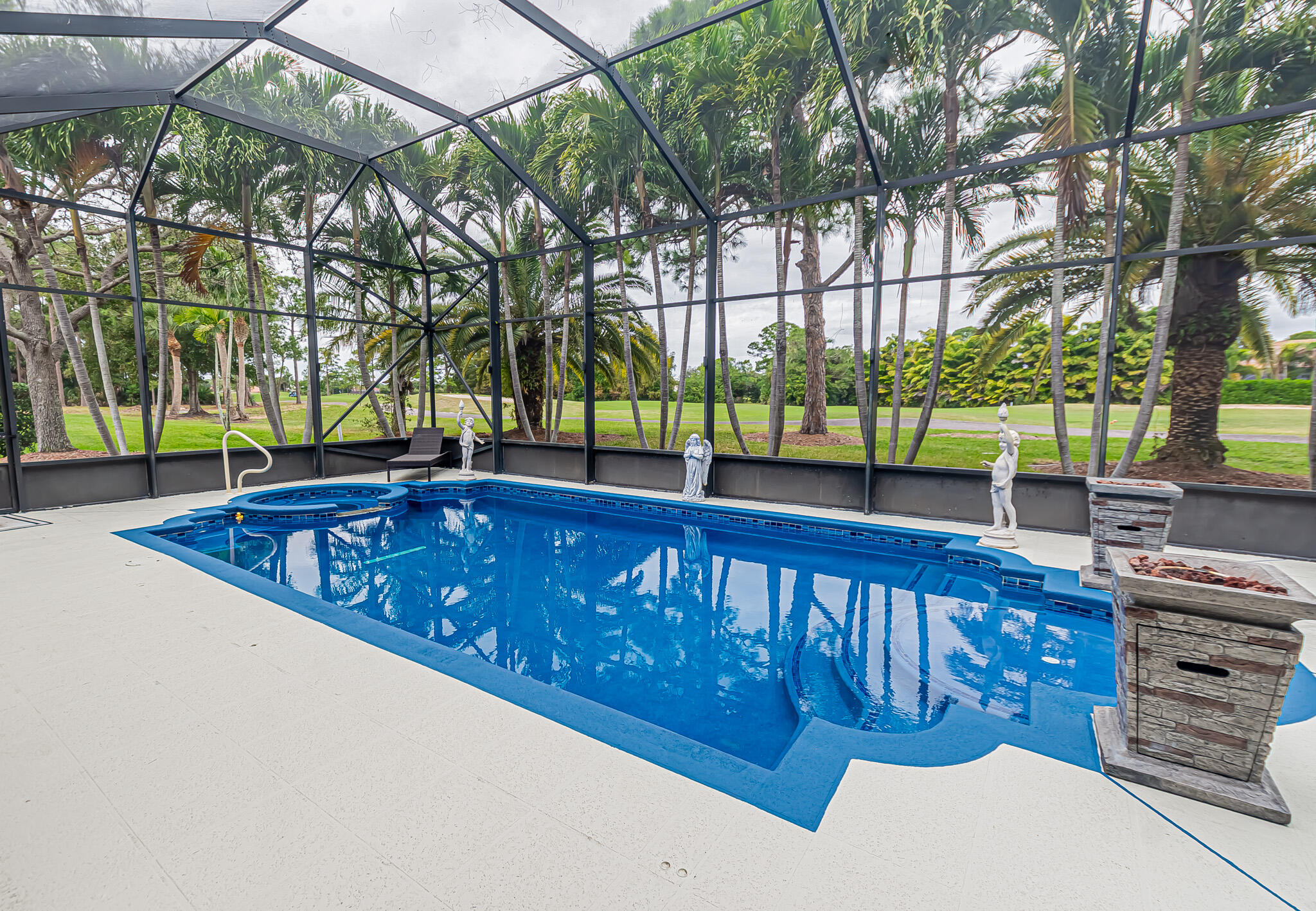 COUNTRY CLUB ESTATES - Residential