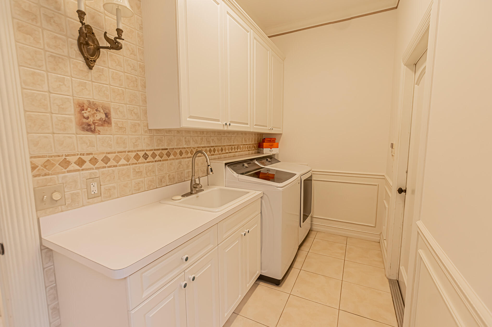 COUNTRY CLUB ESTATES - Residential