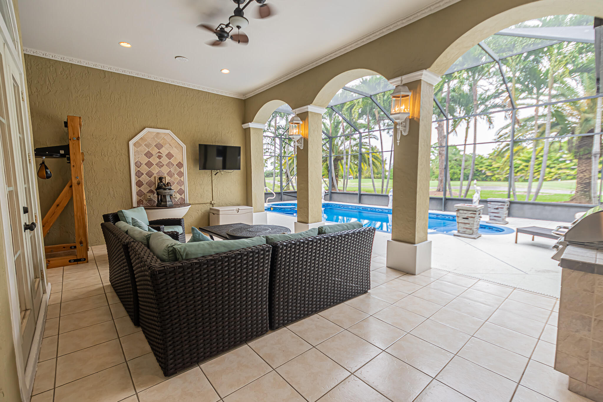 COUNTRY CLUB ESTATES - Residential