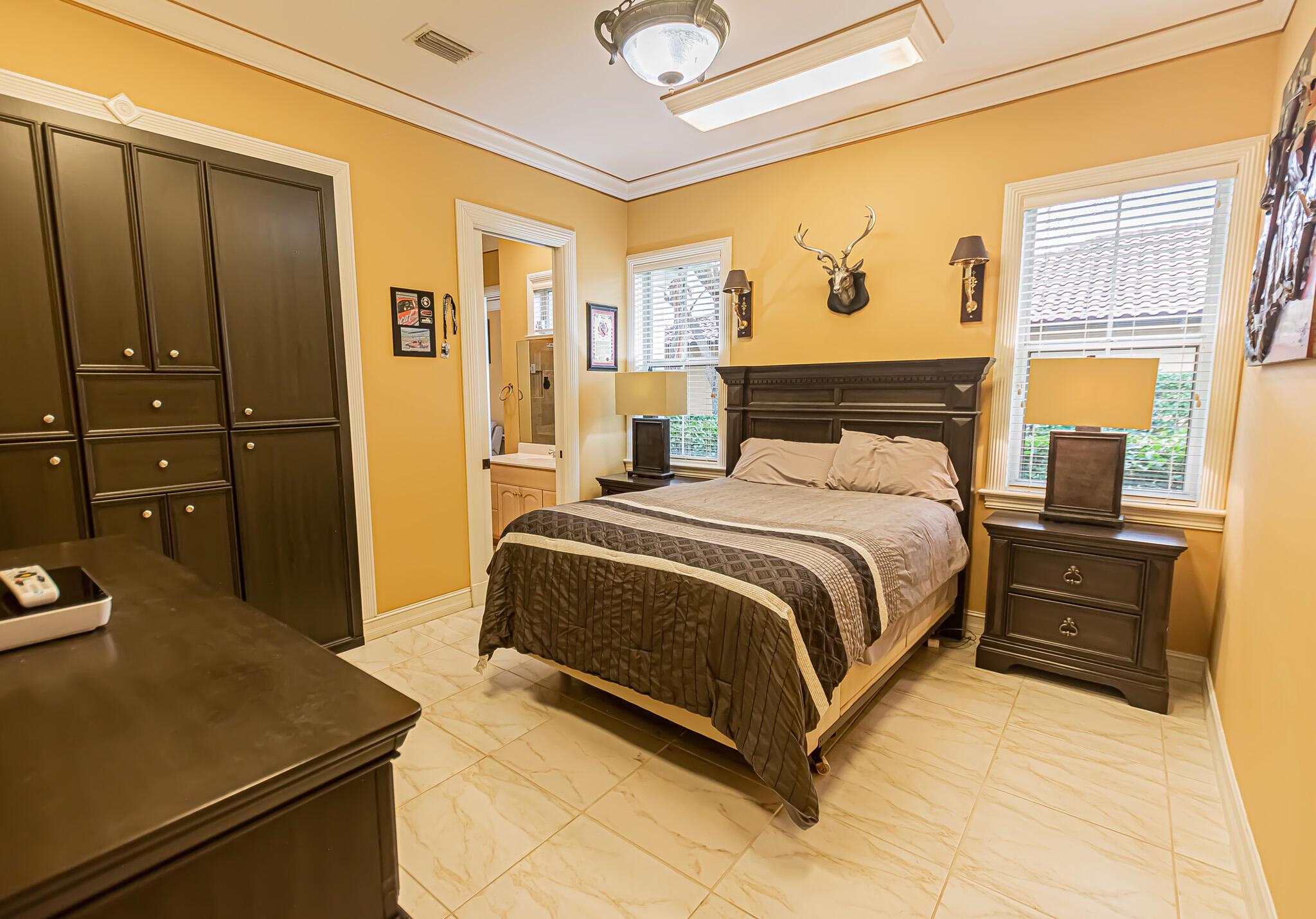 COUNTRY CLUB ESTATES - Residential