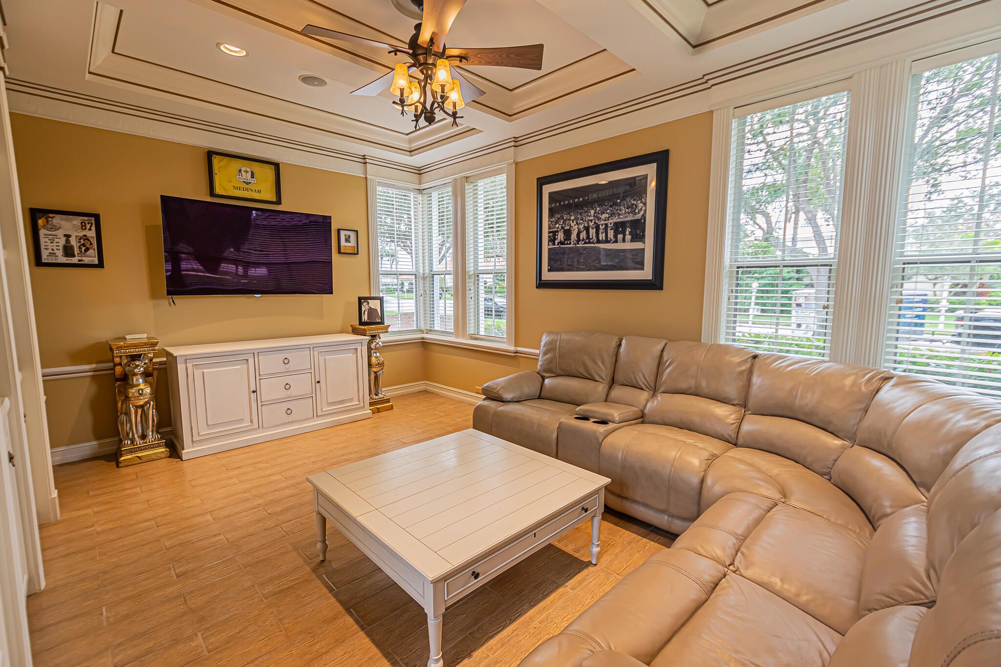 COUNTRY CLUB ESTATES - Residential