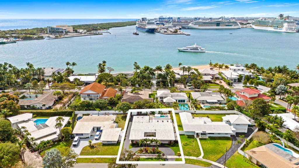 Photo of 2208 Anchor Drive, Fort Lauderdale, FL 33316 (MLS # B26086183)