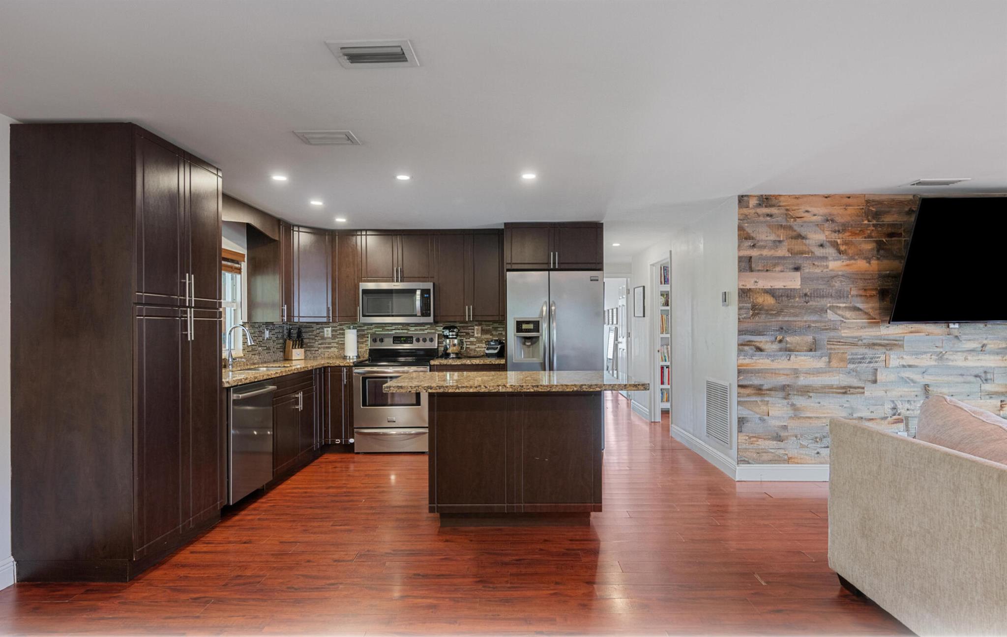 COUNTERPOINT ESTATES 5 - Residential