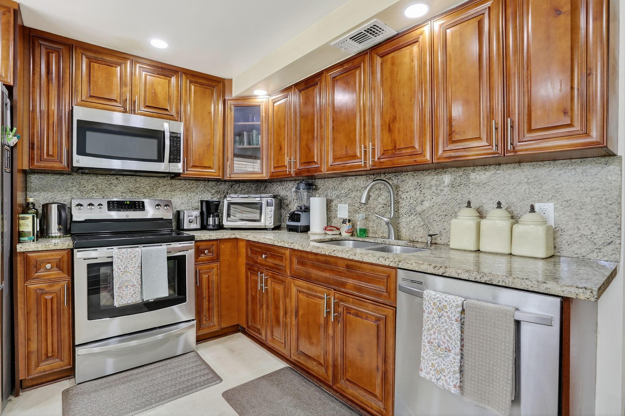 2403 Antigua Cir B2
