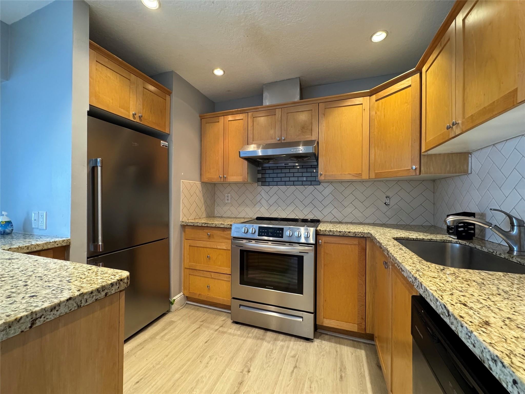 160 CYPRESS CLUB Drive 607