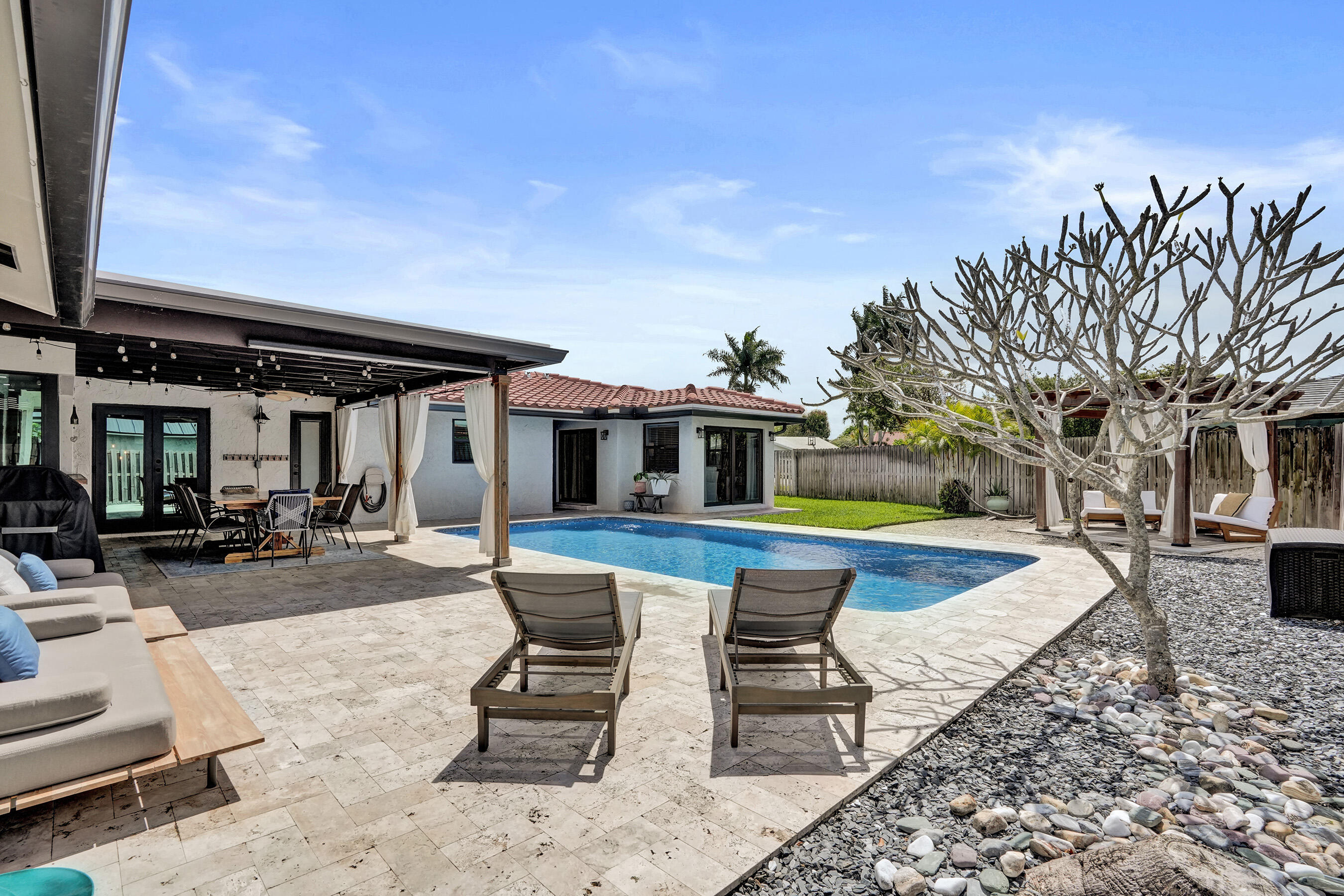 RAMBLEWOOD - Residential