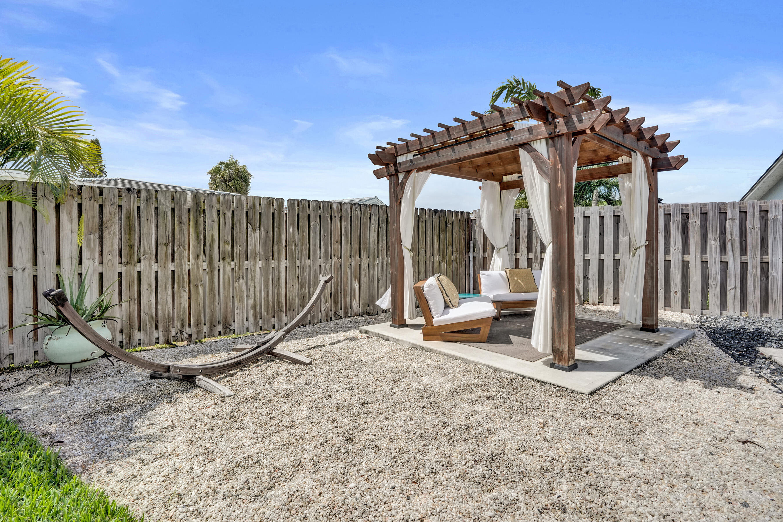 RAMBLEWOOD - Residential