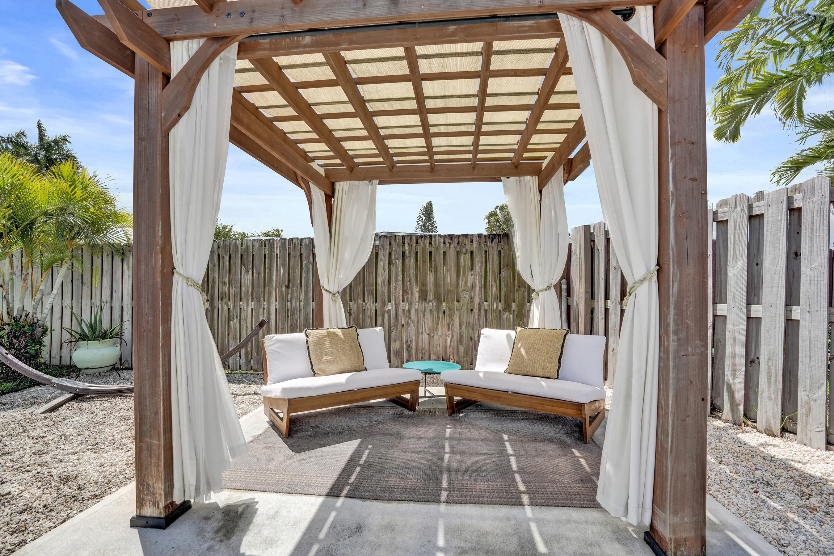 RAMBLEWOOD - Residential