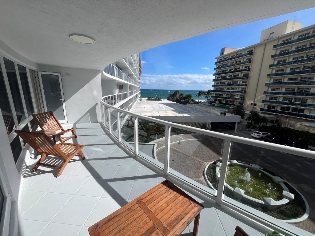 4100 Galt Ocean Drive 303