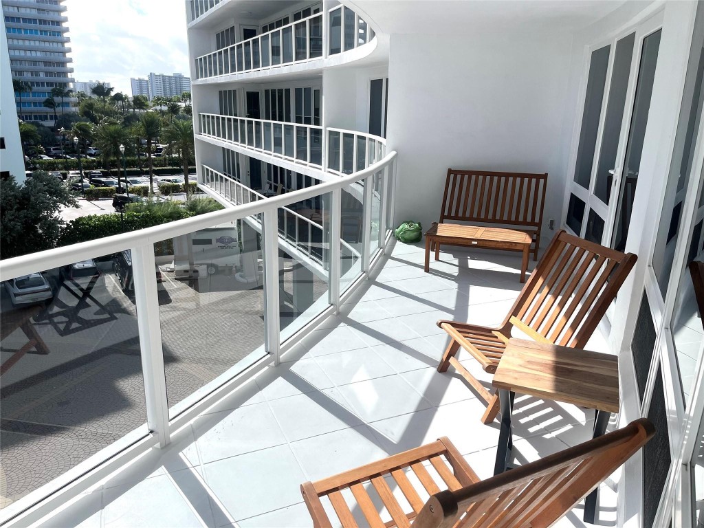 4100 Galt Ocean Drive 303