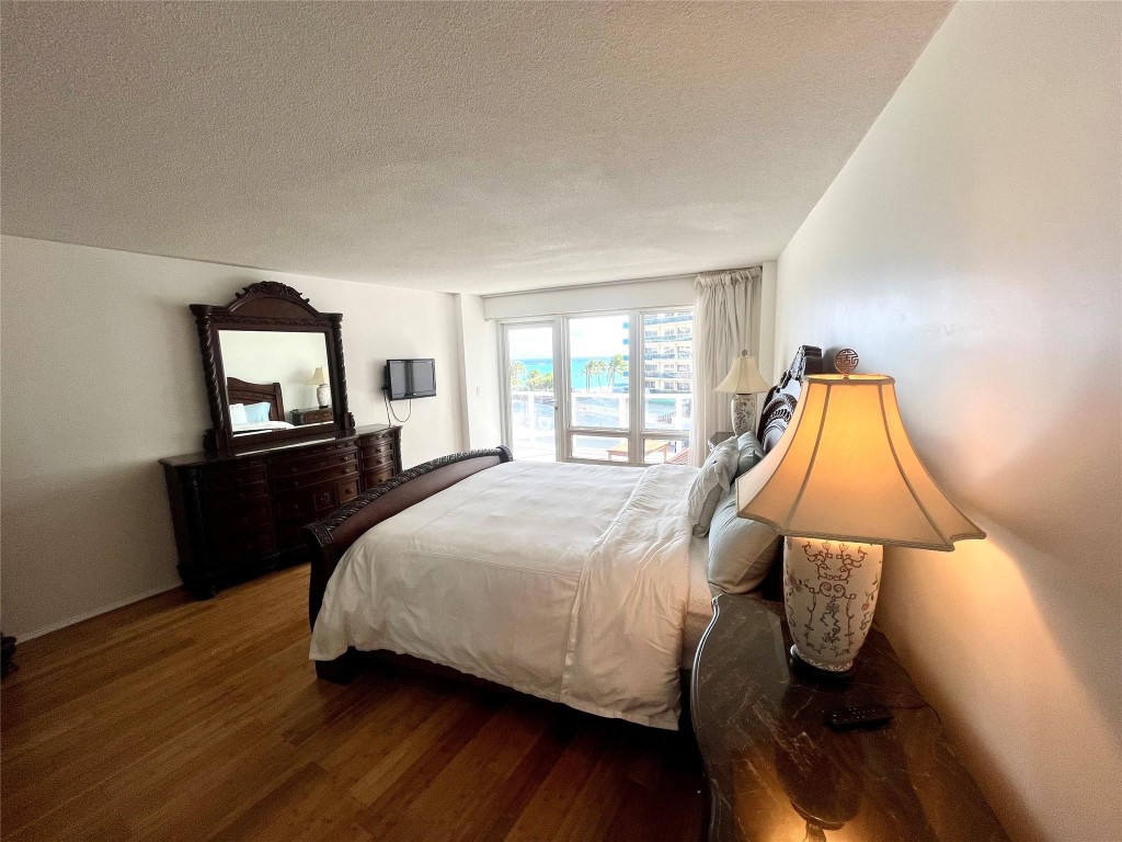 4100 Galt Ocean Drive 303