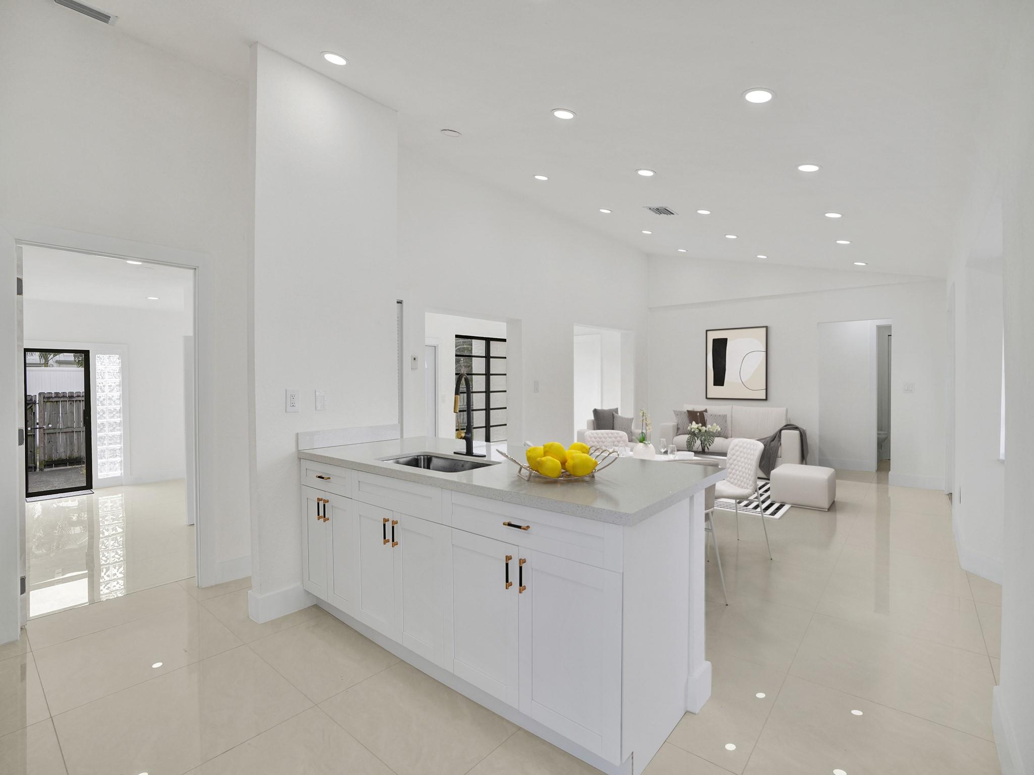 200 SE 7th St