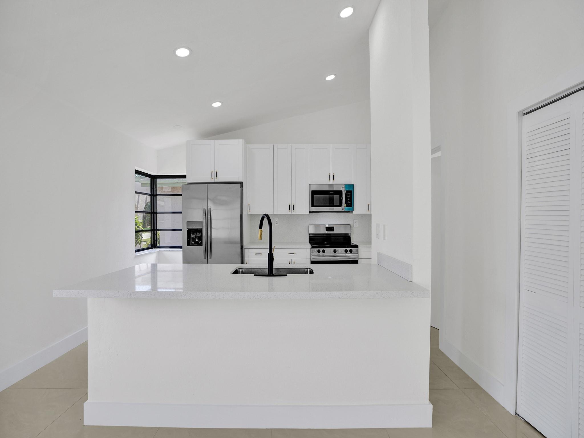 200 SE 7th St