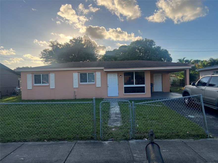 4/2 IN THE HEART OF LAUDERHILL AND LOOKING FOR A SERIOUS BUYER.
