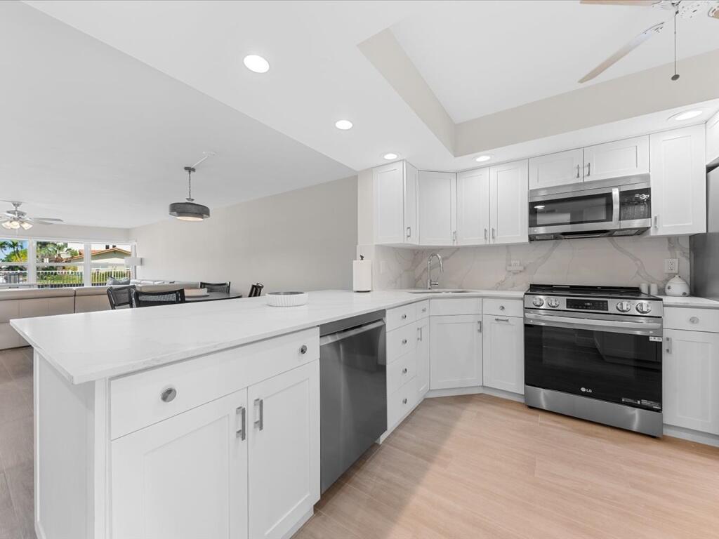 3111 NE 51st Street 101c