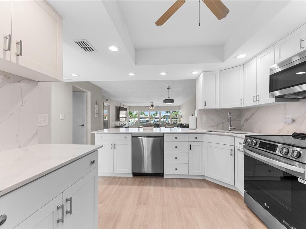 3111 NE 51st Street 101c