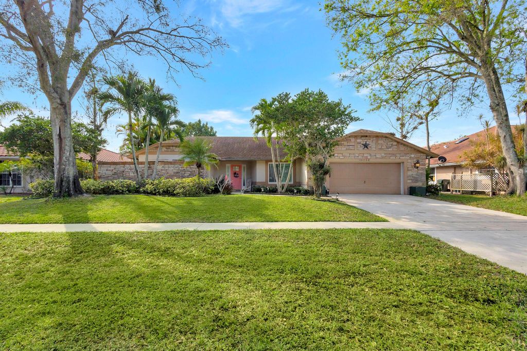 Photo of 14294 Paddock Drive, Wellington, FL 33414 (MLS # R10952446)