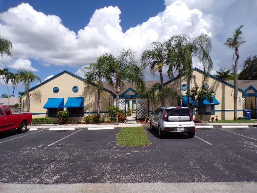 SPACIOUS 2 BEDROOM 2 BATHROOM VILLA IN CENTRAL BROWARD * OPEN FLOOR PLAN * VAULTED CEILING IN GREAT ROOM * LARGE OPEN PATIO *LOW MAINTENANCE FEE *  CLOSE TO EVERYTHING: SHORT DRIVE TO HARD ROCK / BBT CENTER / BRAND NEW DANIA JAI ALAI CASINO / LAS OLAS / AVENTURA / SOUTH BEACH / SUNLIFE STADIUM / MARLINS STADIUM / HOLLYWOOD-FT LAUDERDALE INTERNATIONAL AIRPORT / GULFSTREAM RACETRACK & CASINO* BAYSIDE