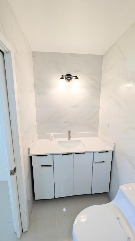 3840 NE 22nd Terrace