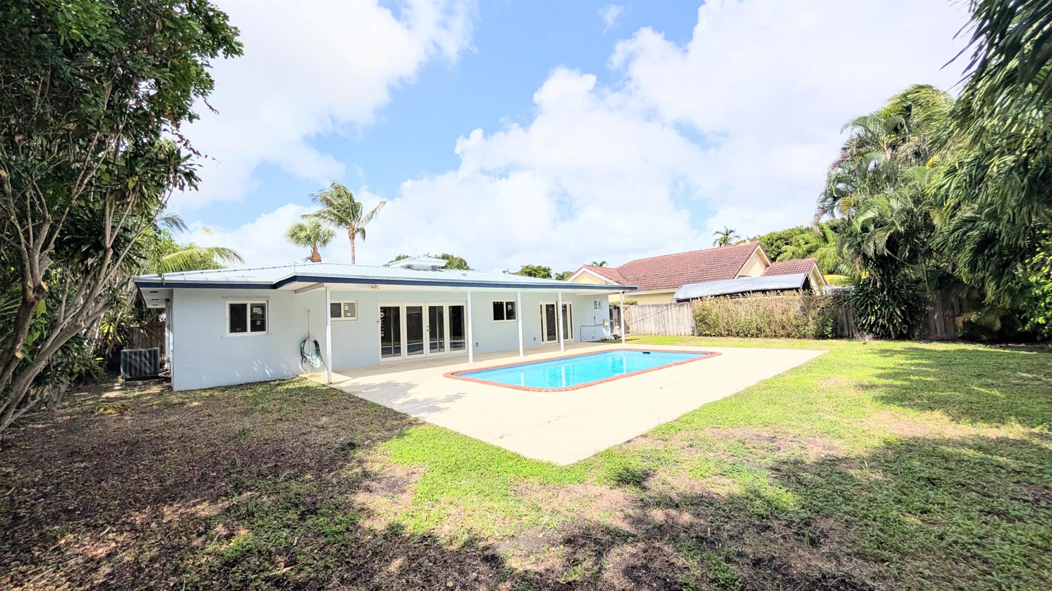 LIGHTHOUSE MANOR - Residential