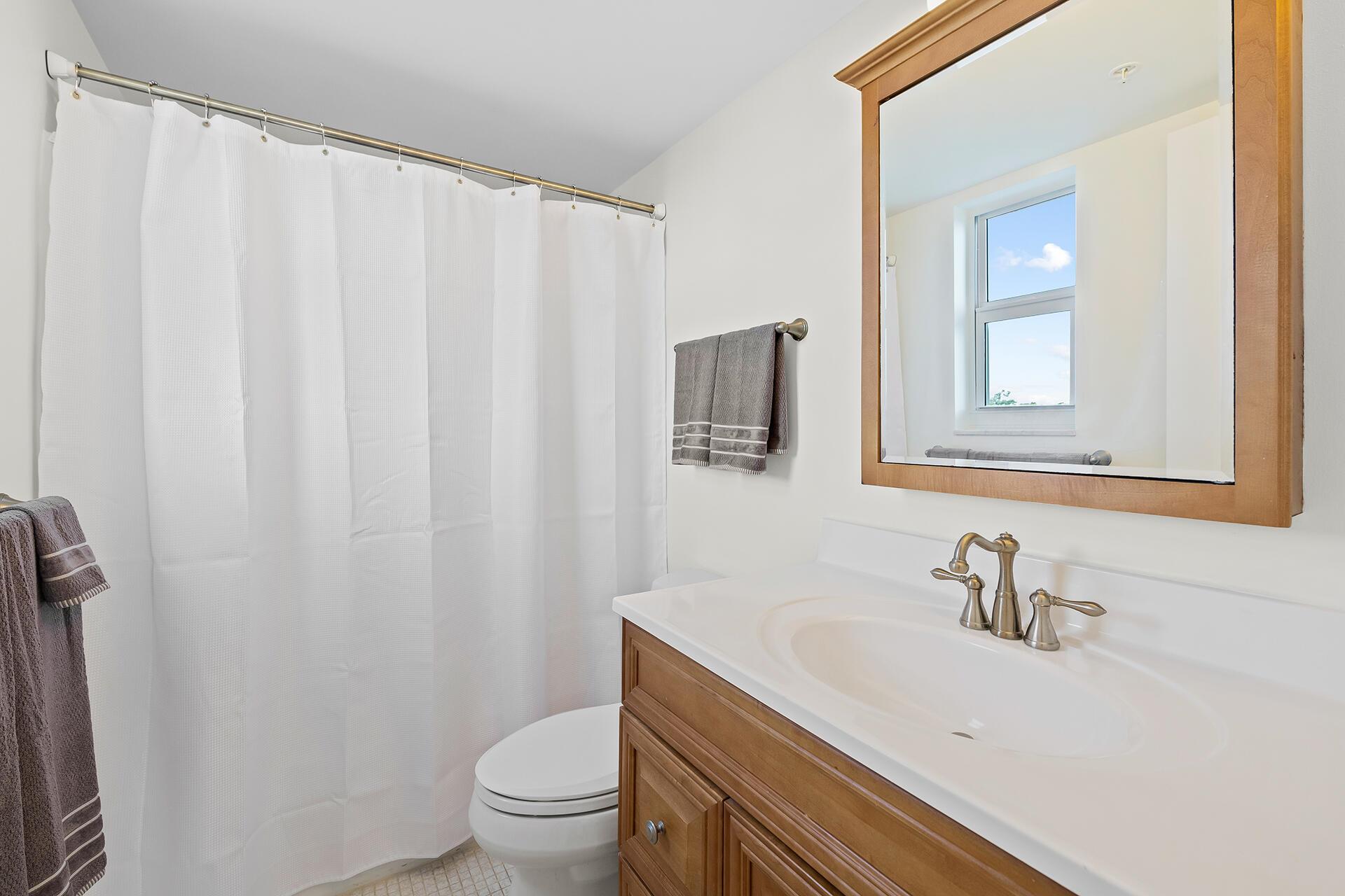 INTRACOASTAL TOWER - Residential Lease