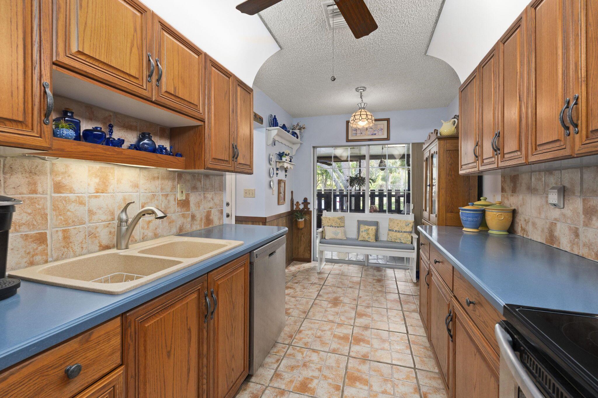 SAVANNAHS CONDOMINIUM - S - Residential