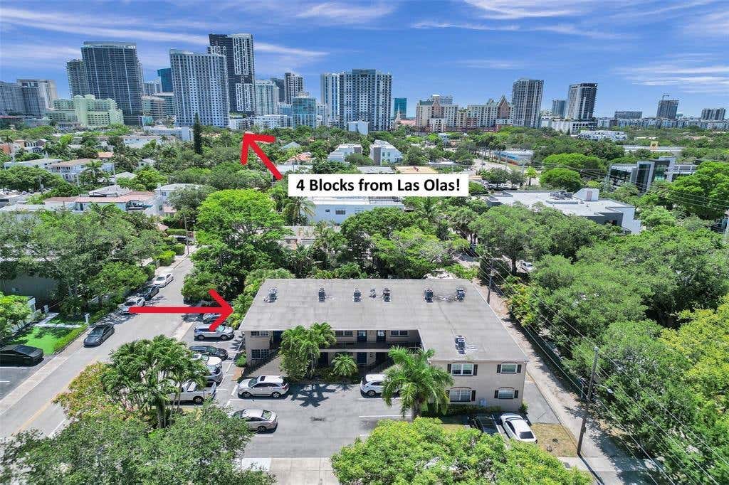 Photo of 1231 SE 1ST Street #5, Fort Lauderdale, FL 33301 (MLS # B26061540)