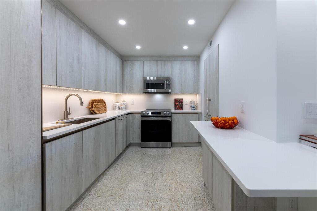 OCEAN TOWERS NORTH CONDO - Residential