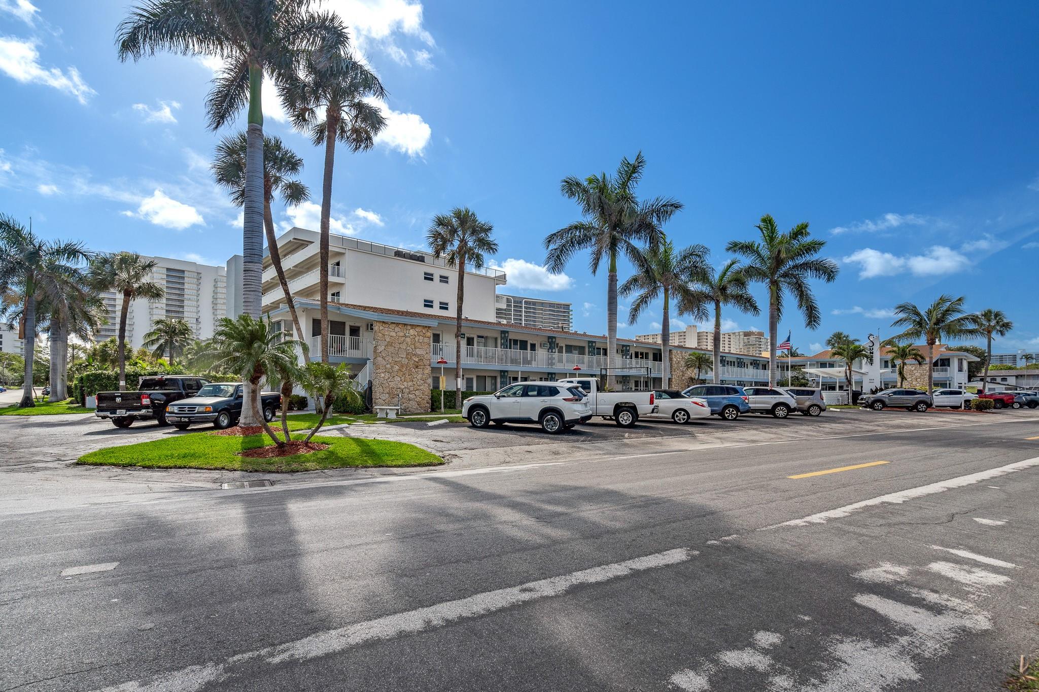 1110 N Riverside Dr 20