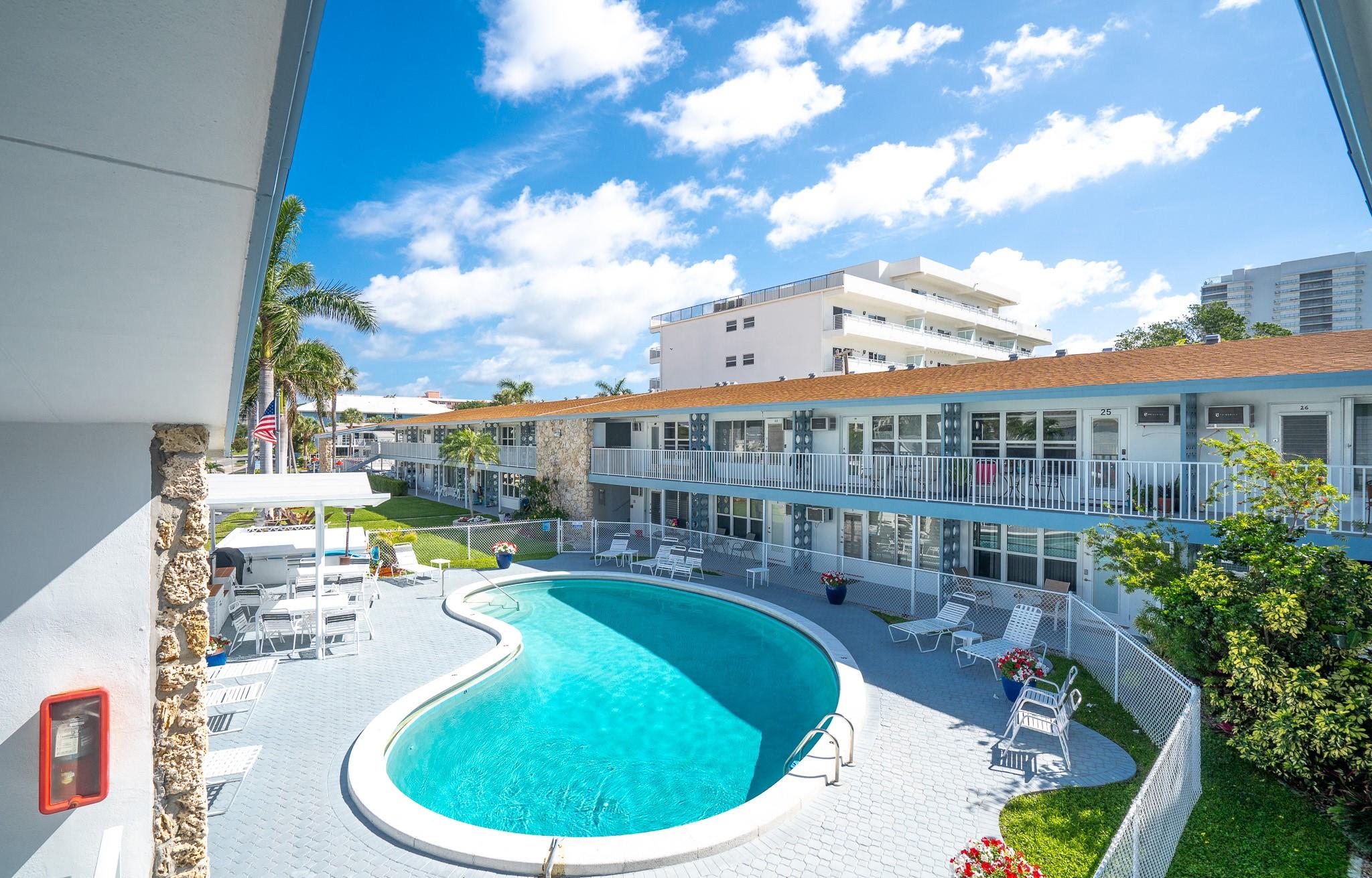 1110 N Riverside Dr 20