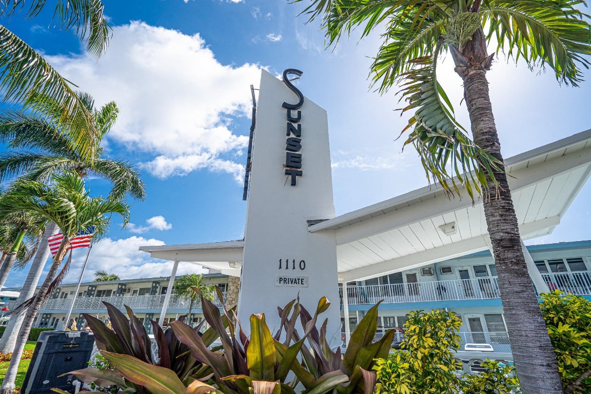 1110 N Riverside Drive 20