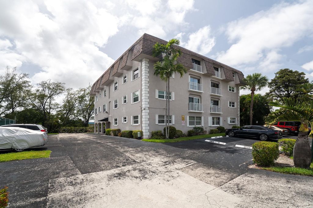 Photo of 5951 NE 14th Ln #308N, Fort Lauderdale, FL 33334 (MLS # F10522650)