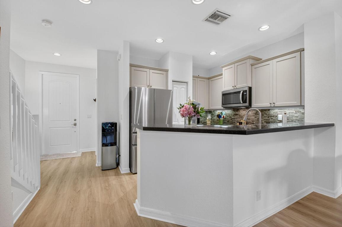 GULFSTREAM VILLAS AT HERITAGE LANDINGS - Residential