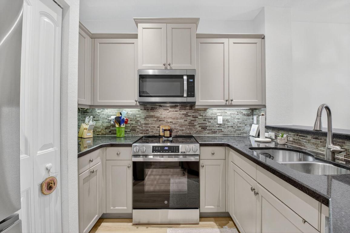 GULFSTREAM VILLAS AT HERITAGE LANDINGS - Residential