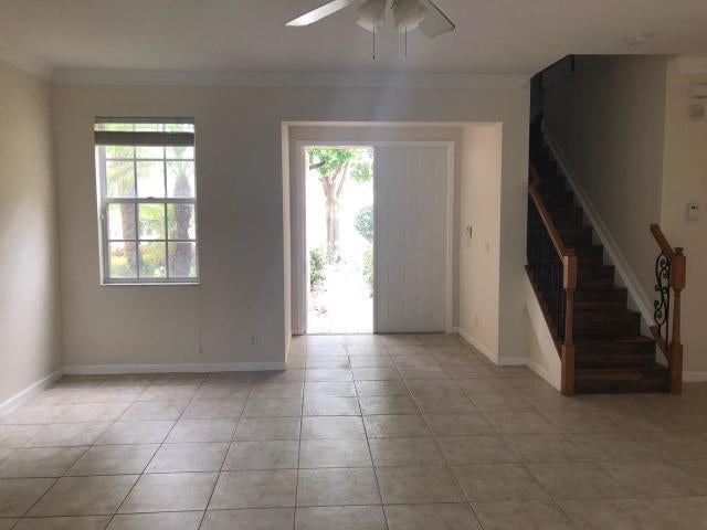 147 KENSINGTON Way