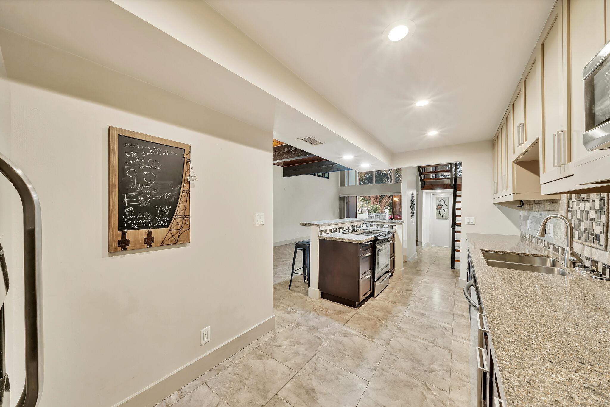 8751 Gatehouse Road 6