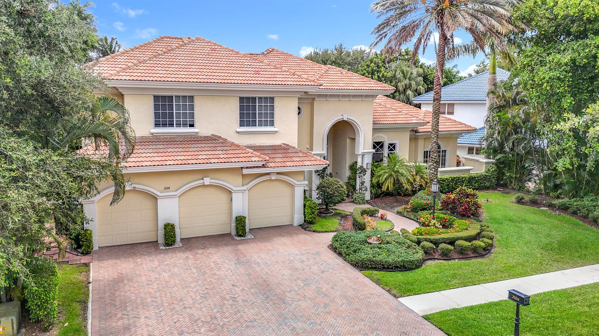 21314 Bellechasse Court, Boca Raton, FL, 33433/$2,655,000 2 21314 Bellechasse Court