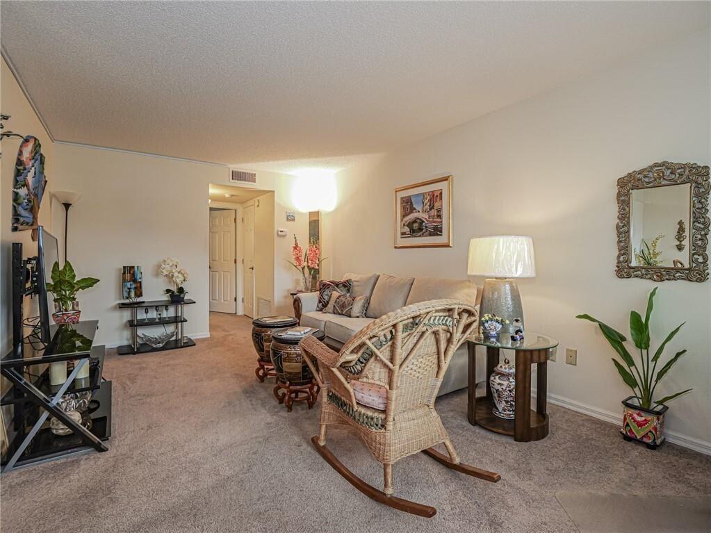 VISTA ROYALE - Residential