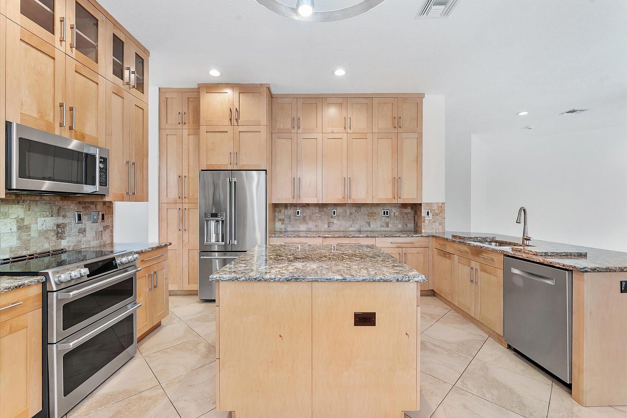 WYNDHAM CIRCLE - Residential