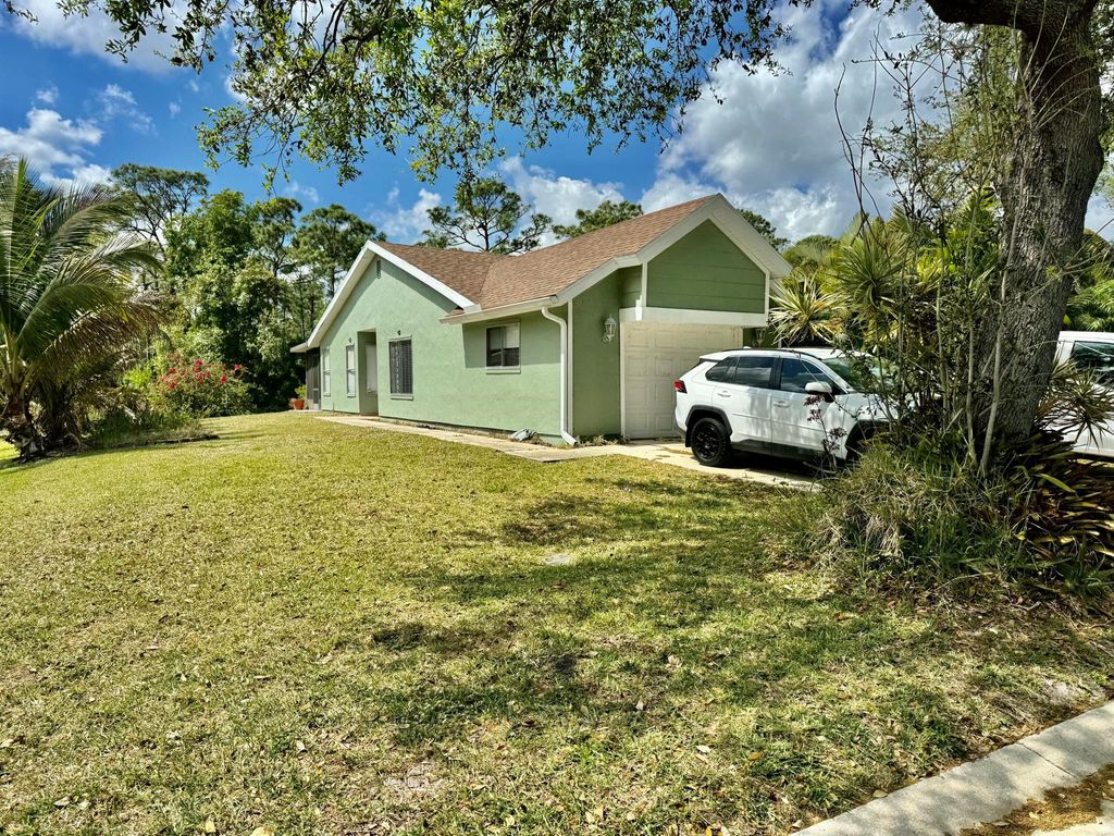 Photo of 1408 SE Rivergreen Circle, Port Saint Lucie, FL 34952 (MLS # R11072820)